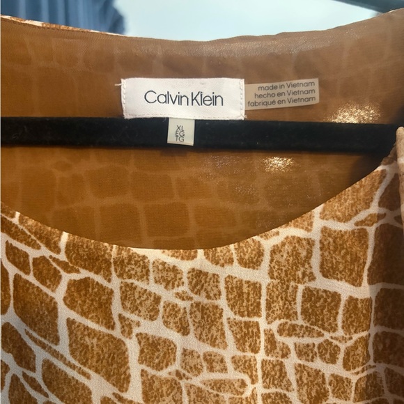 Calvin Klein Tan and White Giraffe Print Top - Picture 2 of 2
